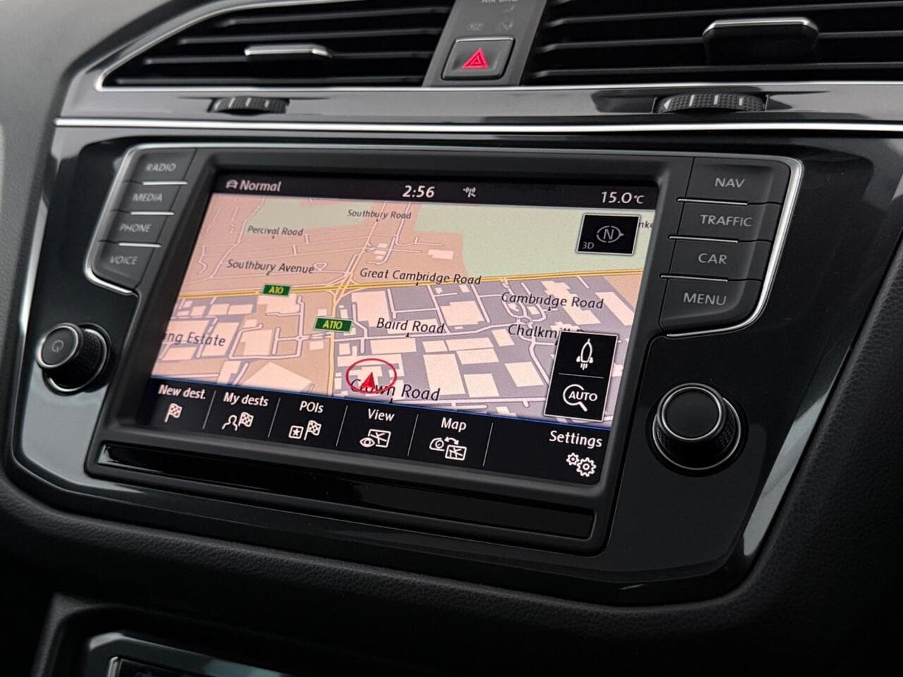 Volkswagen Tiguan thumbnail Infotainment System