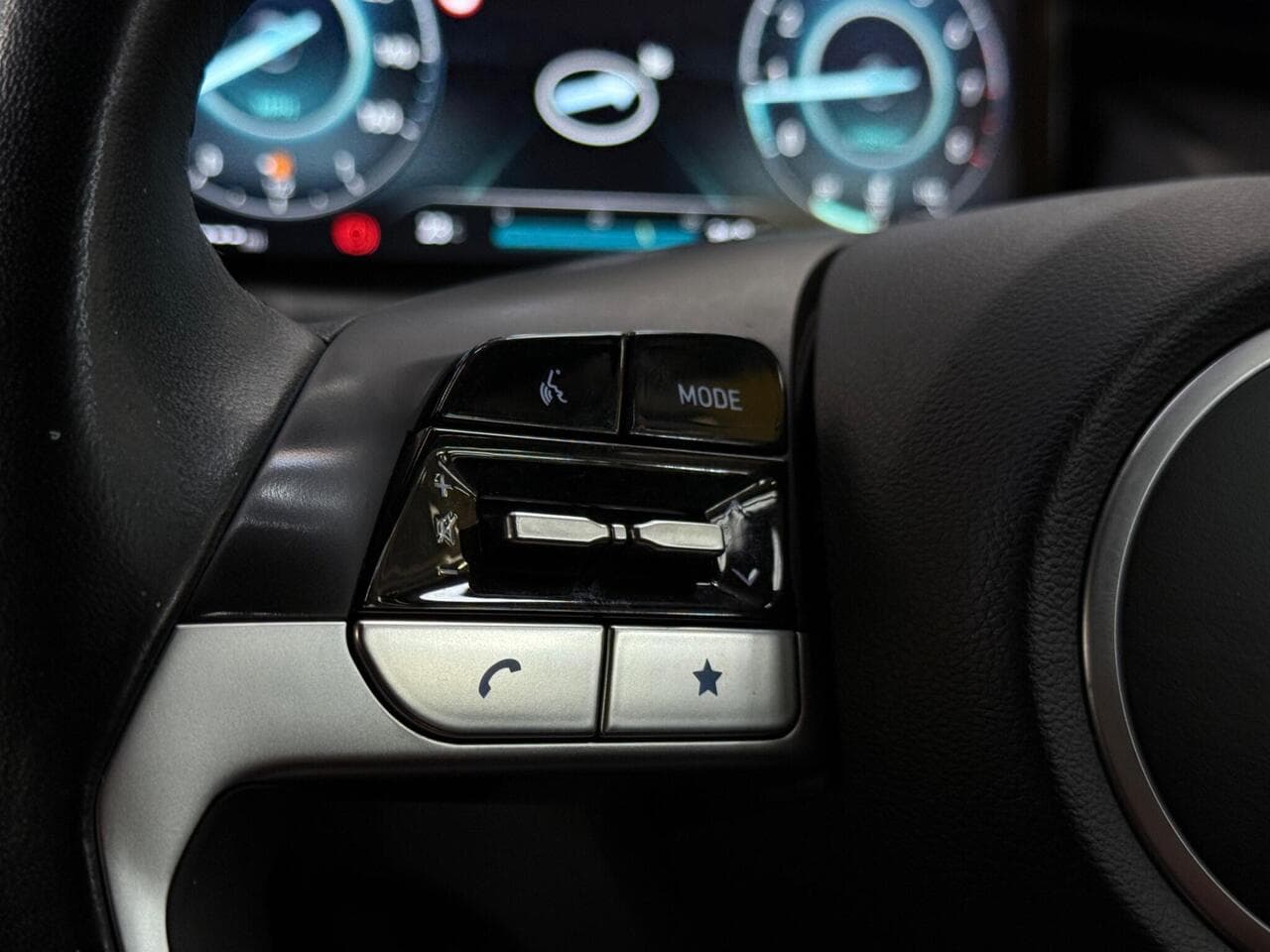Hyundai TUCSON thumbnail Misc Controls