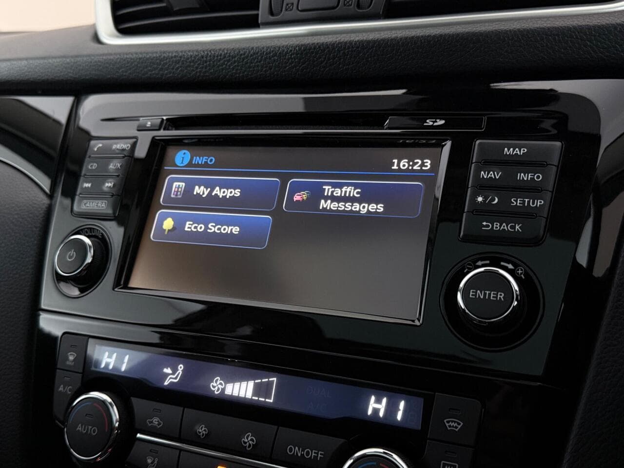 Nissan Qashqai thumbnail Infotainment System
