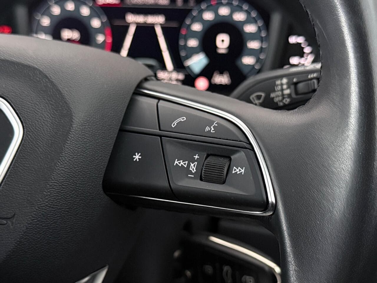 Audi Q3 thumbnail Misc Controls