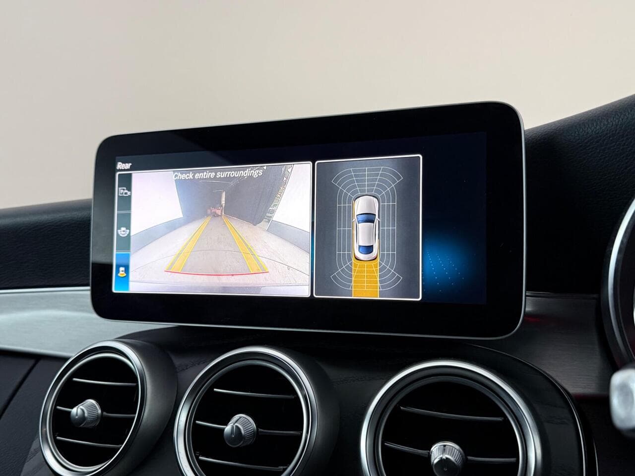 Mercedes-Benz C Class thumbnail Infotainment System