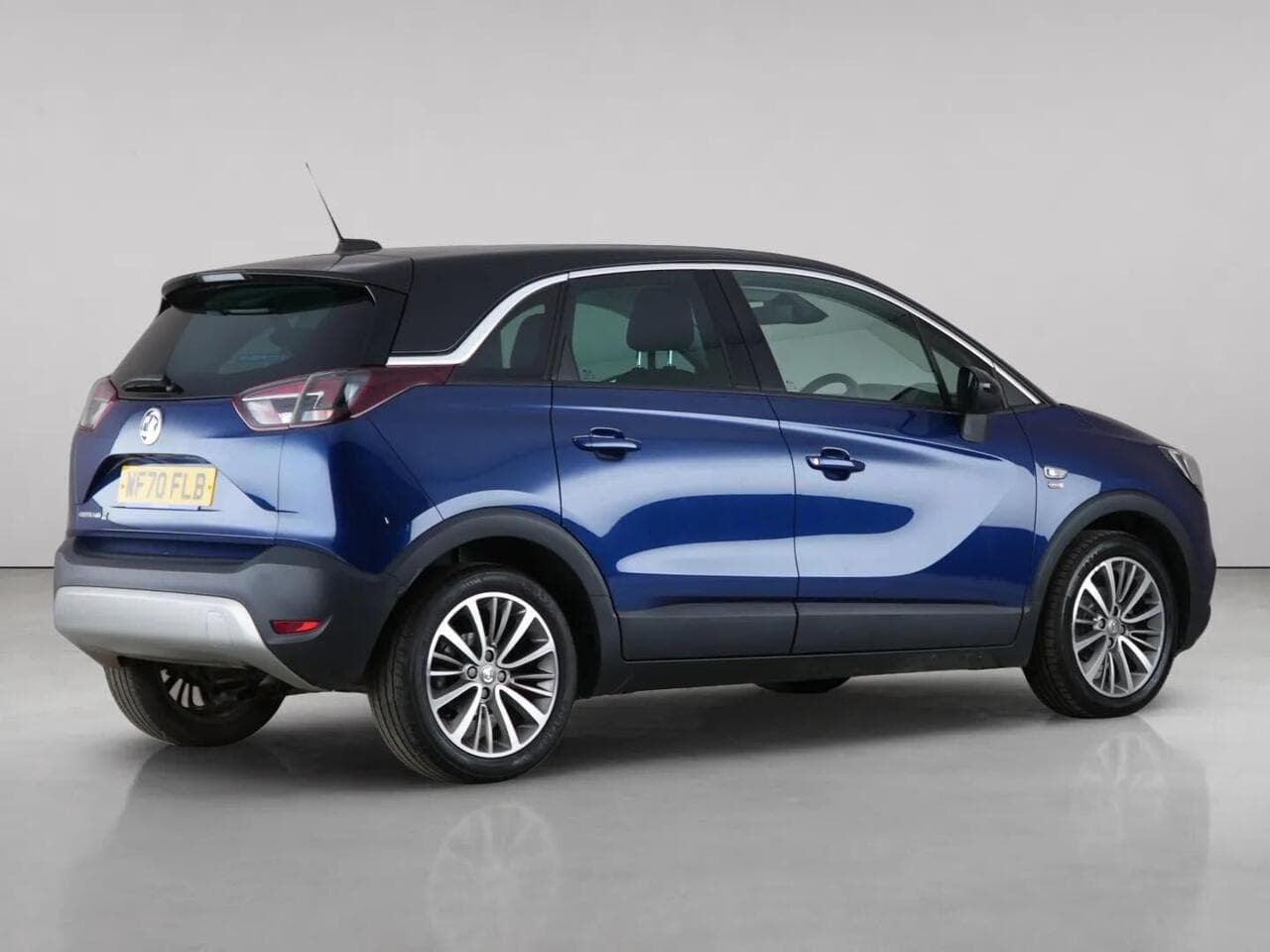 Vauxhall Crossland X thumbnail Side Right