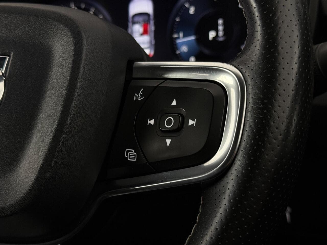 Volvo XC40 thumbnail Misc Controls