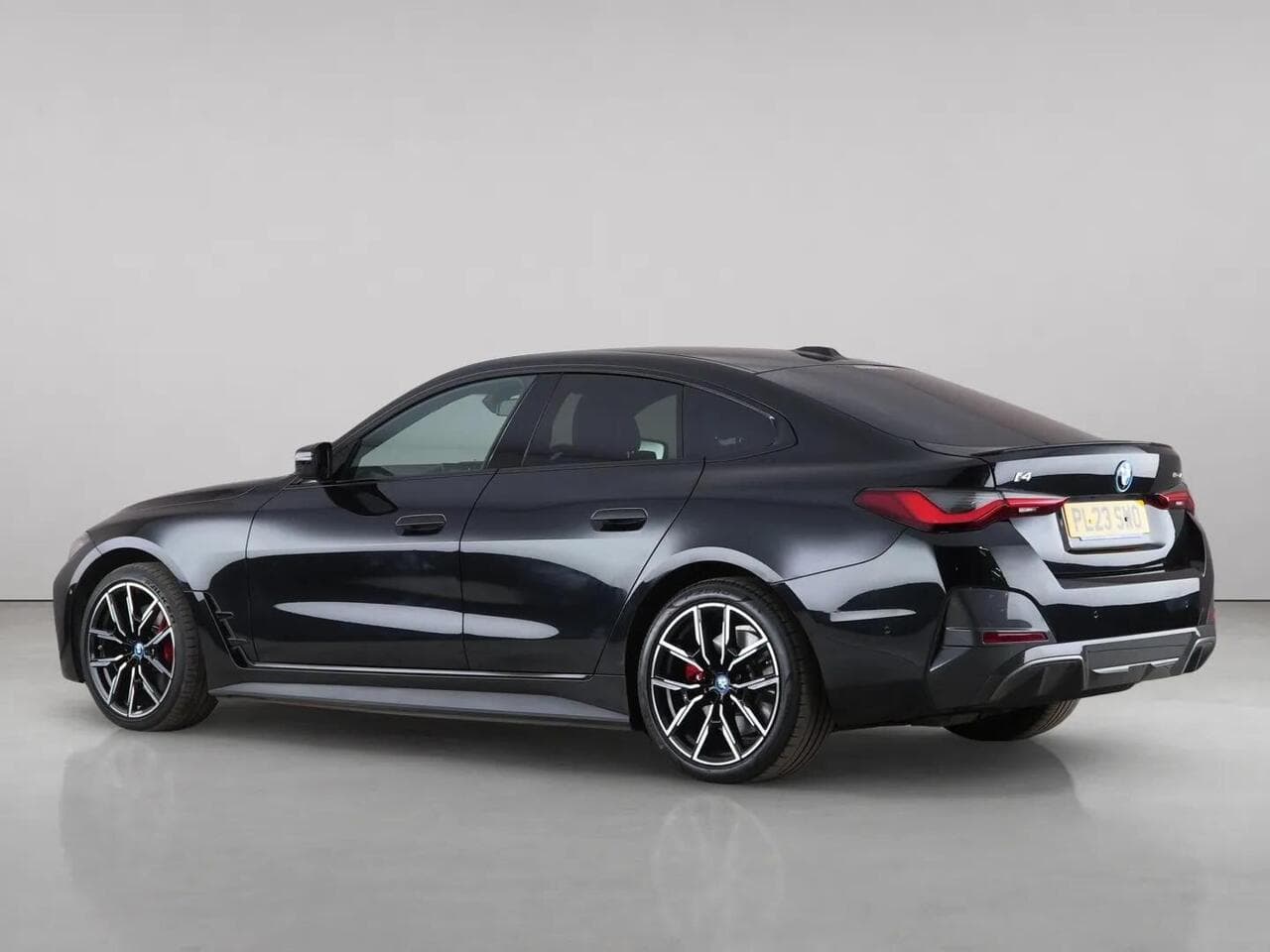 BMW i4 thumbnail Rear Left