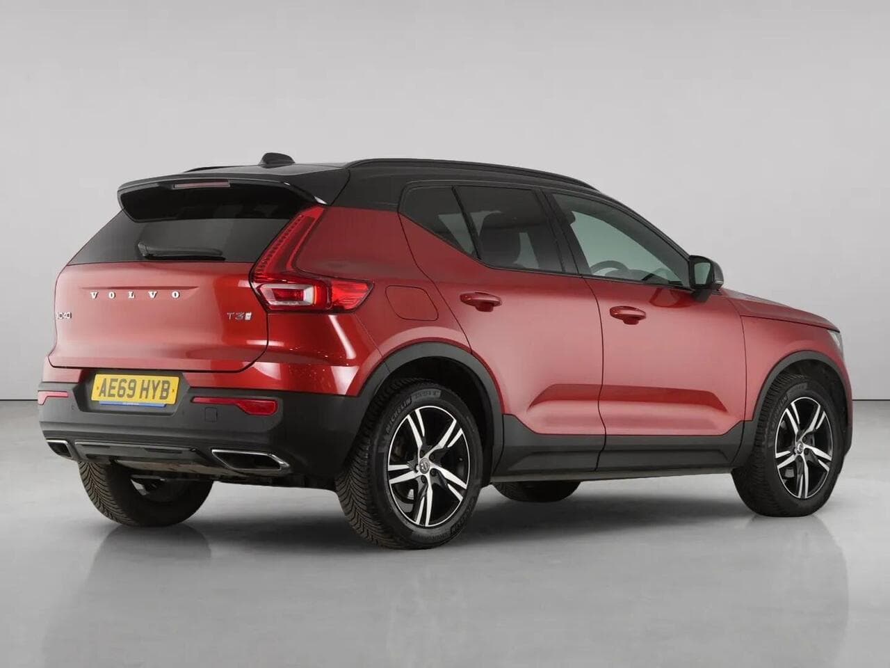 Volvo XC40 thumbnail Rear Right
