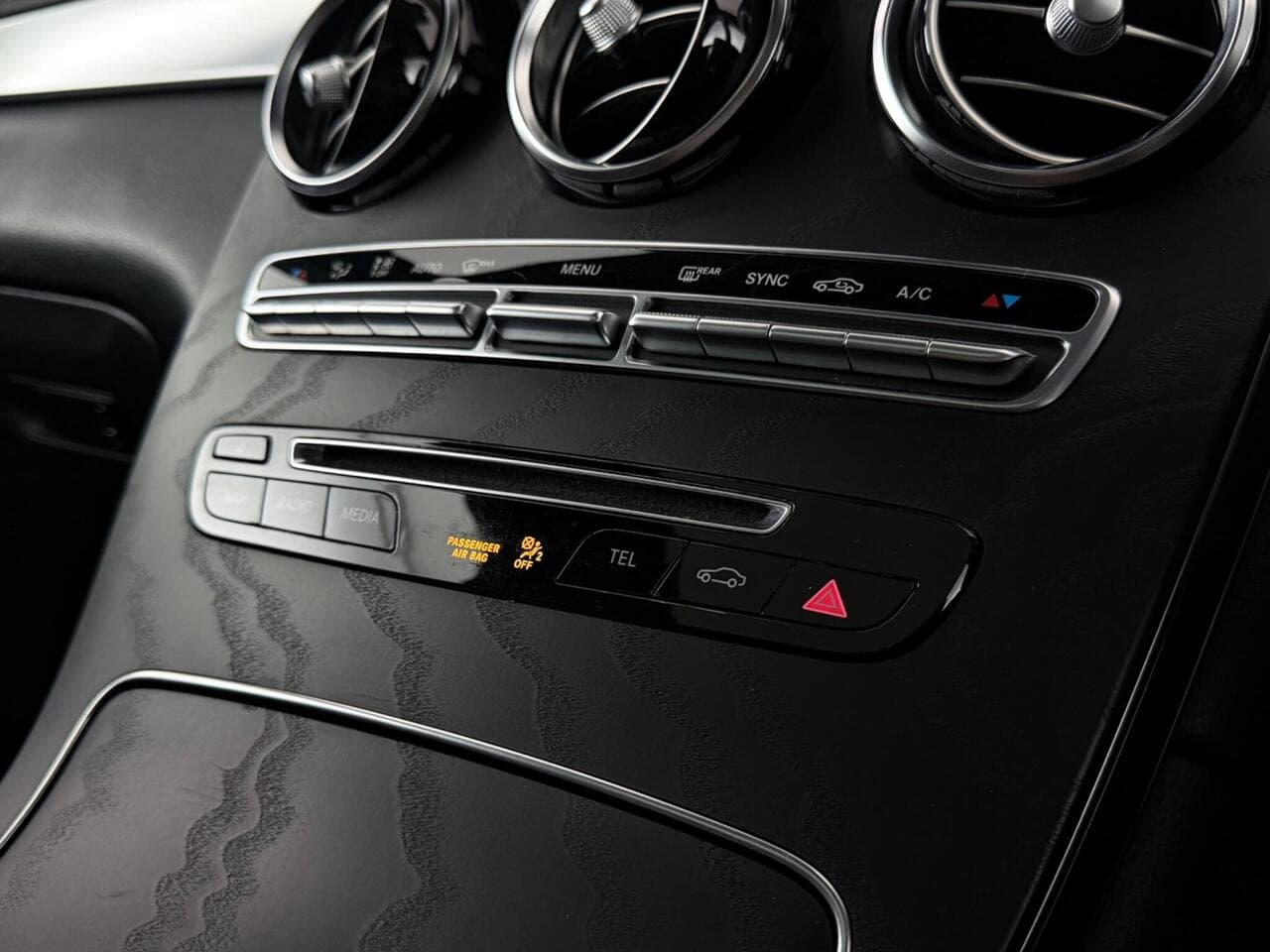 Mercedes-Benz GLC thumbnail Misc Controls