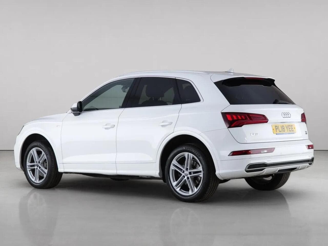 Audi Q5 thumbnail Rear Left