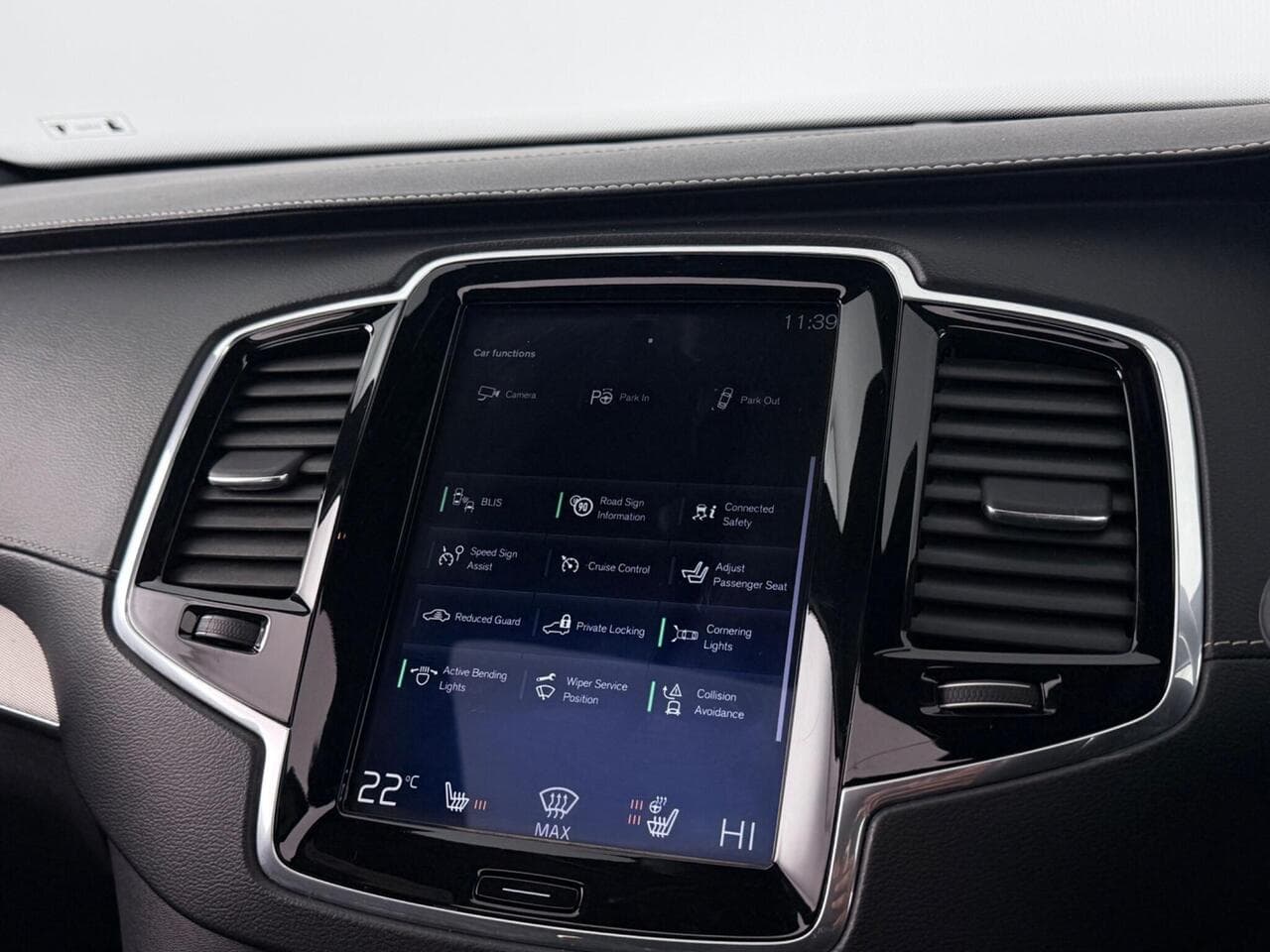 Volvo XC90 thumbnail Infotainment System