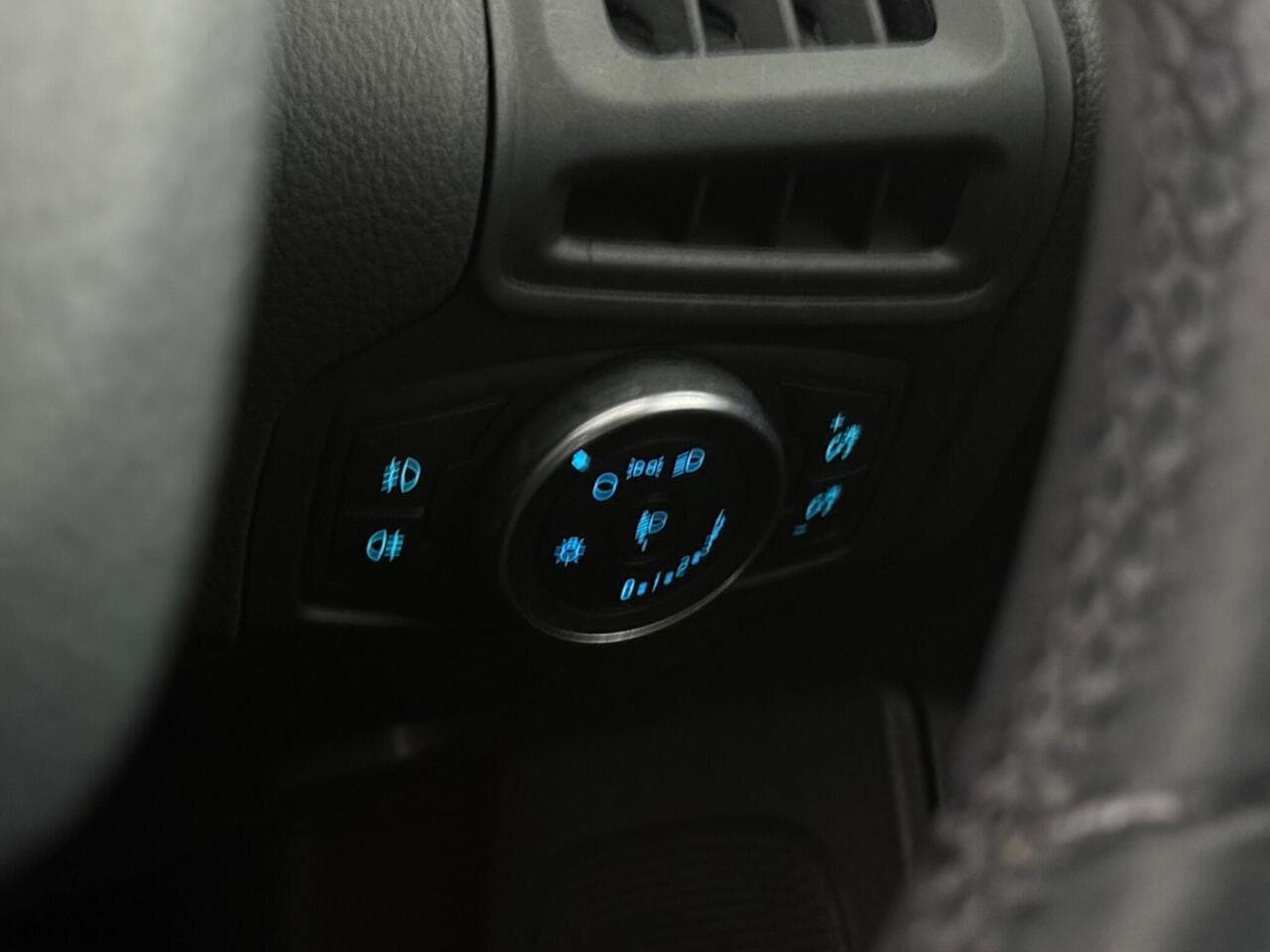 Ford Focus thumbnail Misc Controls