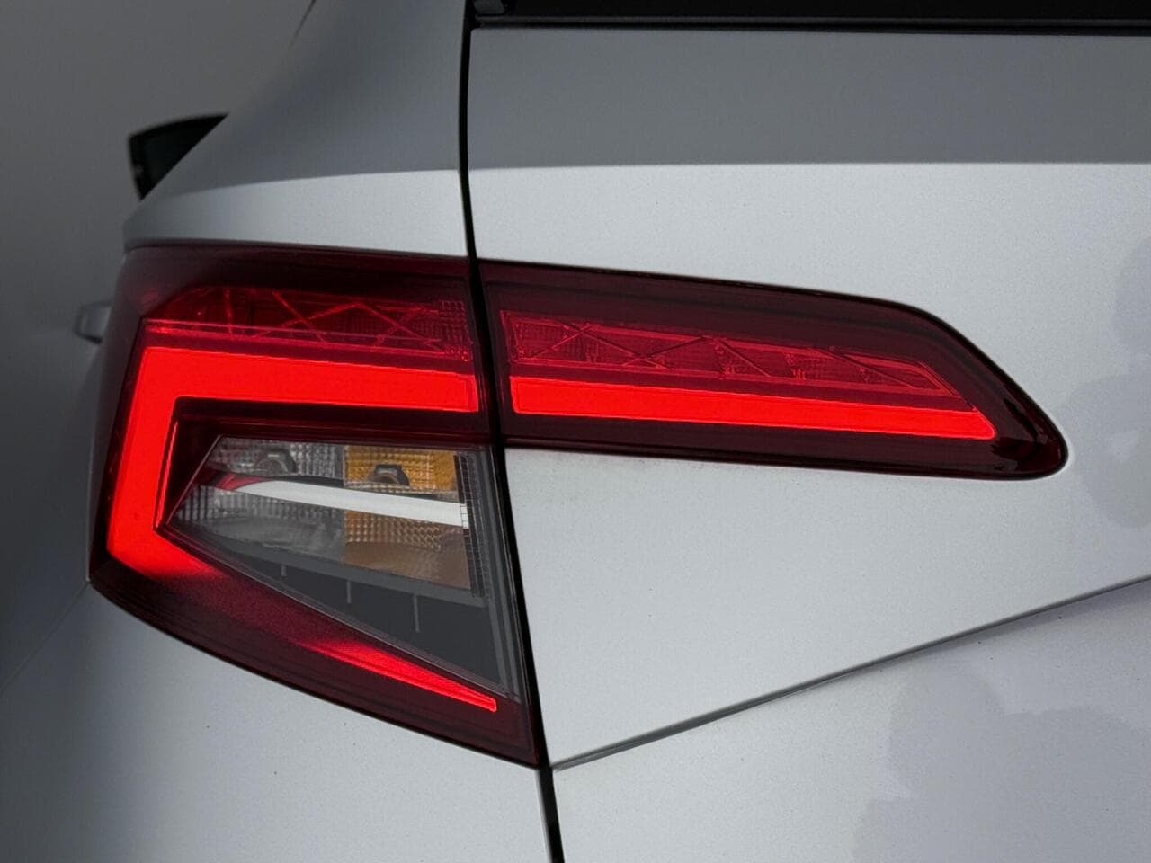 Skoda Karoq thumbnail Lights Rear