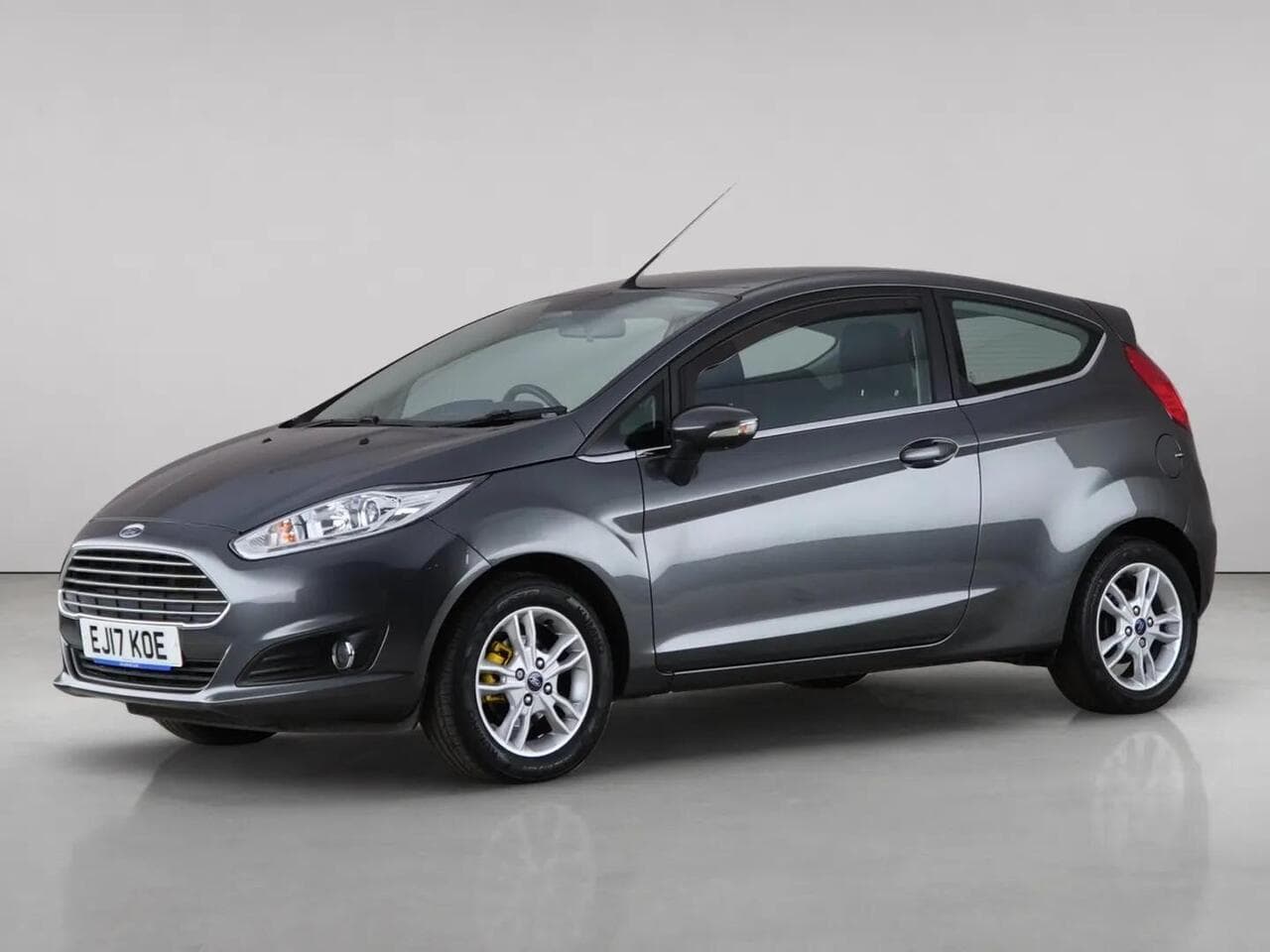 Ford Fiesta thumbnail Front Left