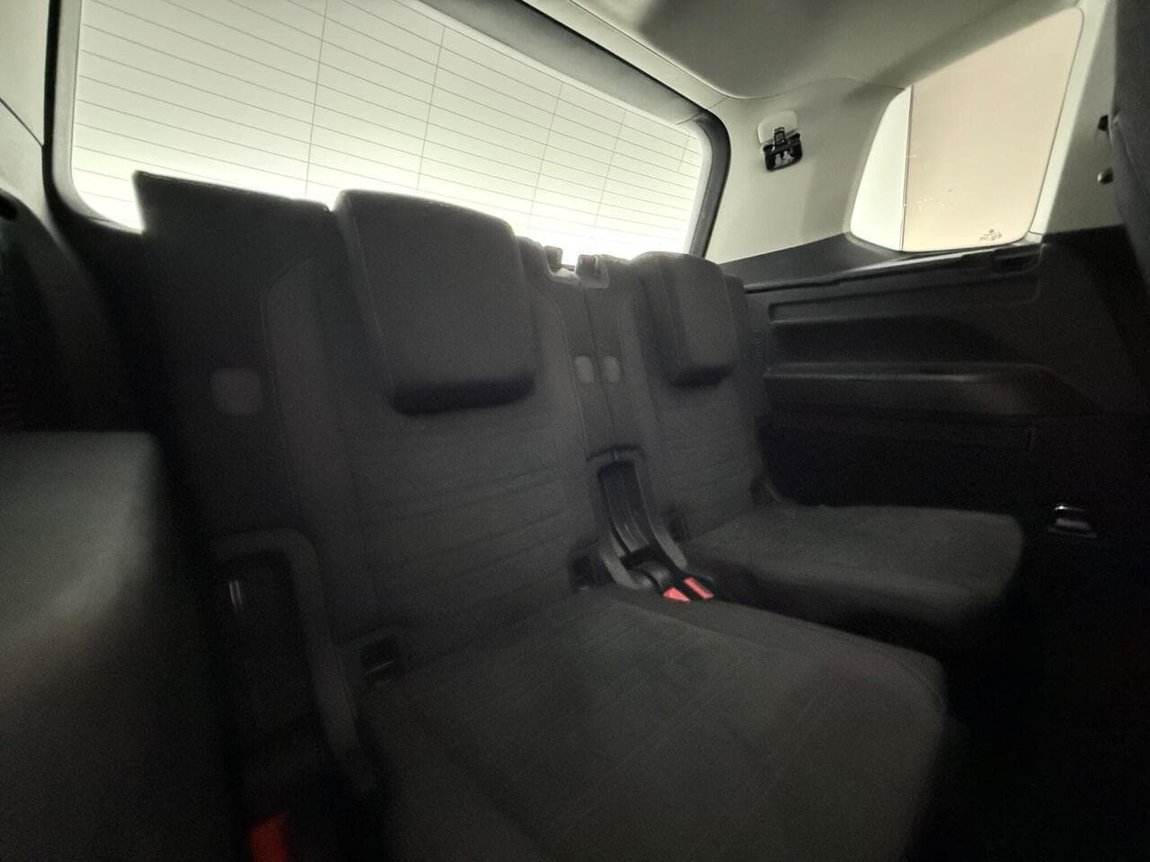 Volkswagen Touran thumbnail Seats Rear
