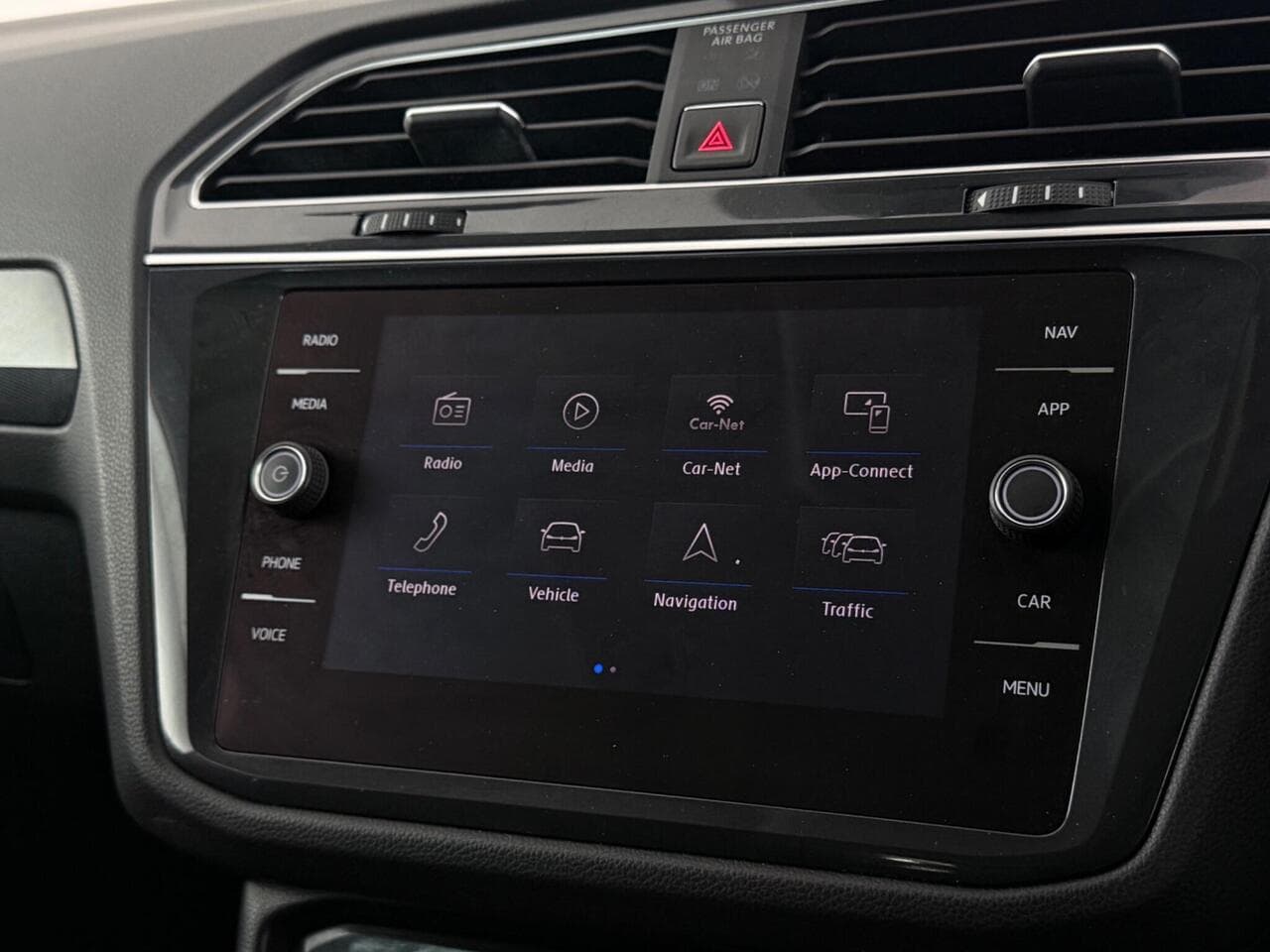 Volkswagen Tiguan thumbnail Infotainment System