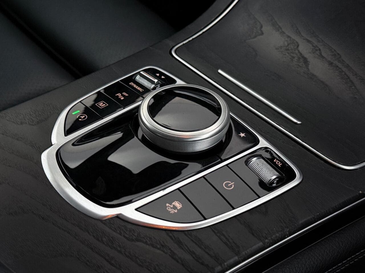 Mercedes-Benz GLC thumbnail Misc Controls