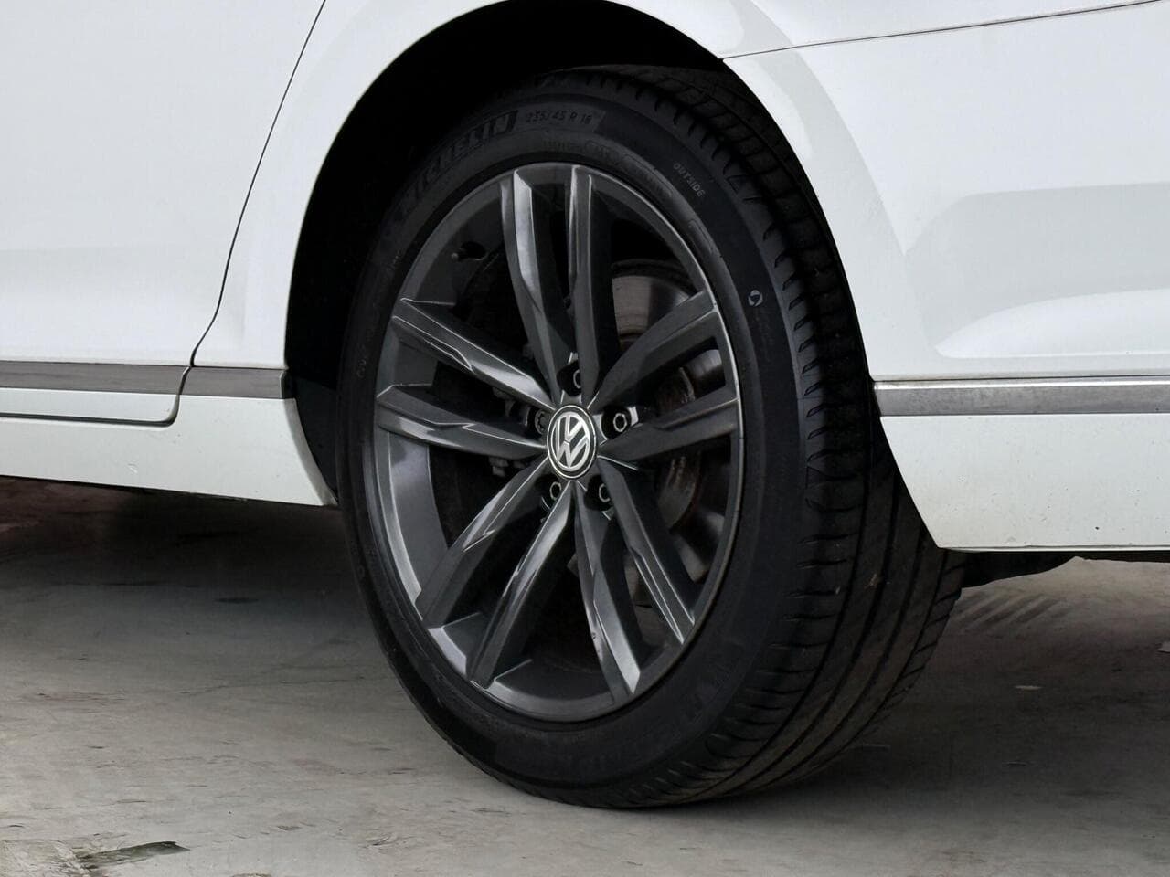 Volkswagen Passat thumbnail Wheel