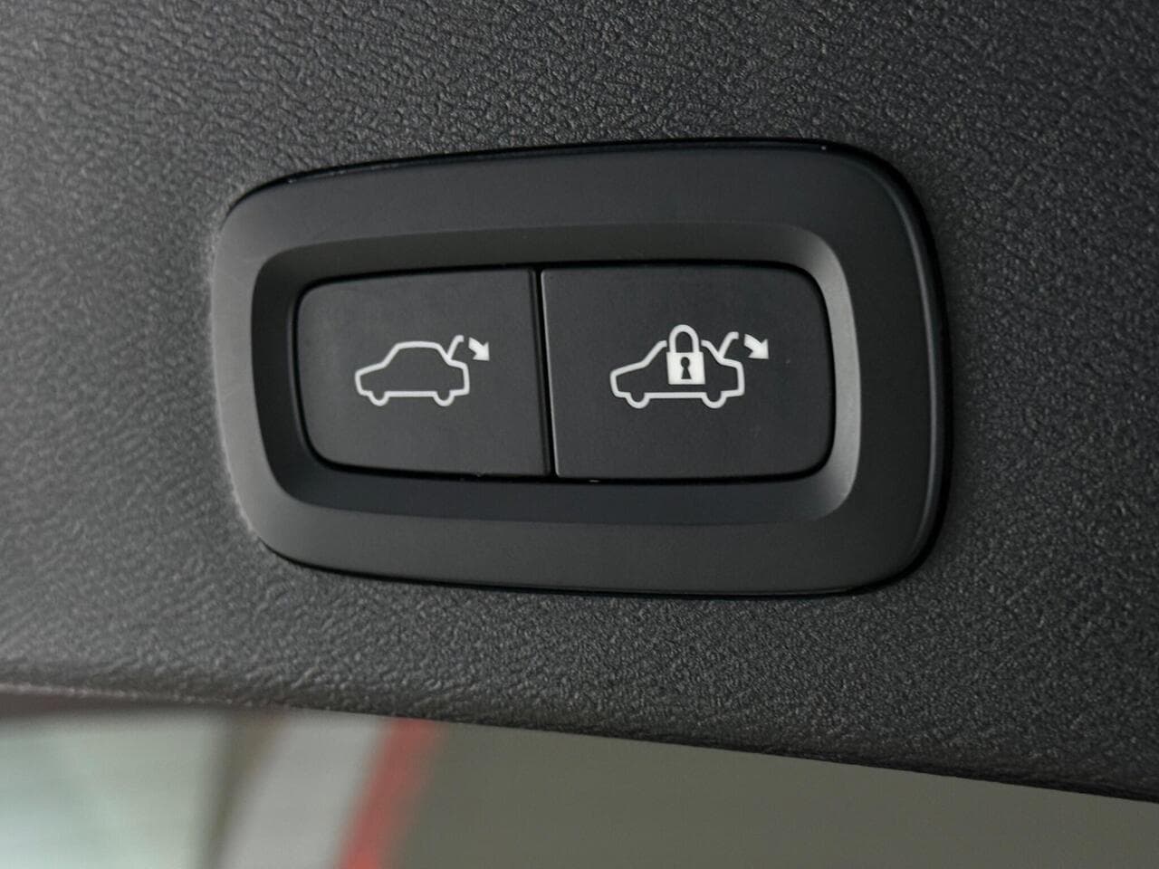 Volvo XC40 thumbnail Misc Controls