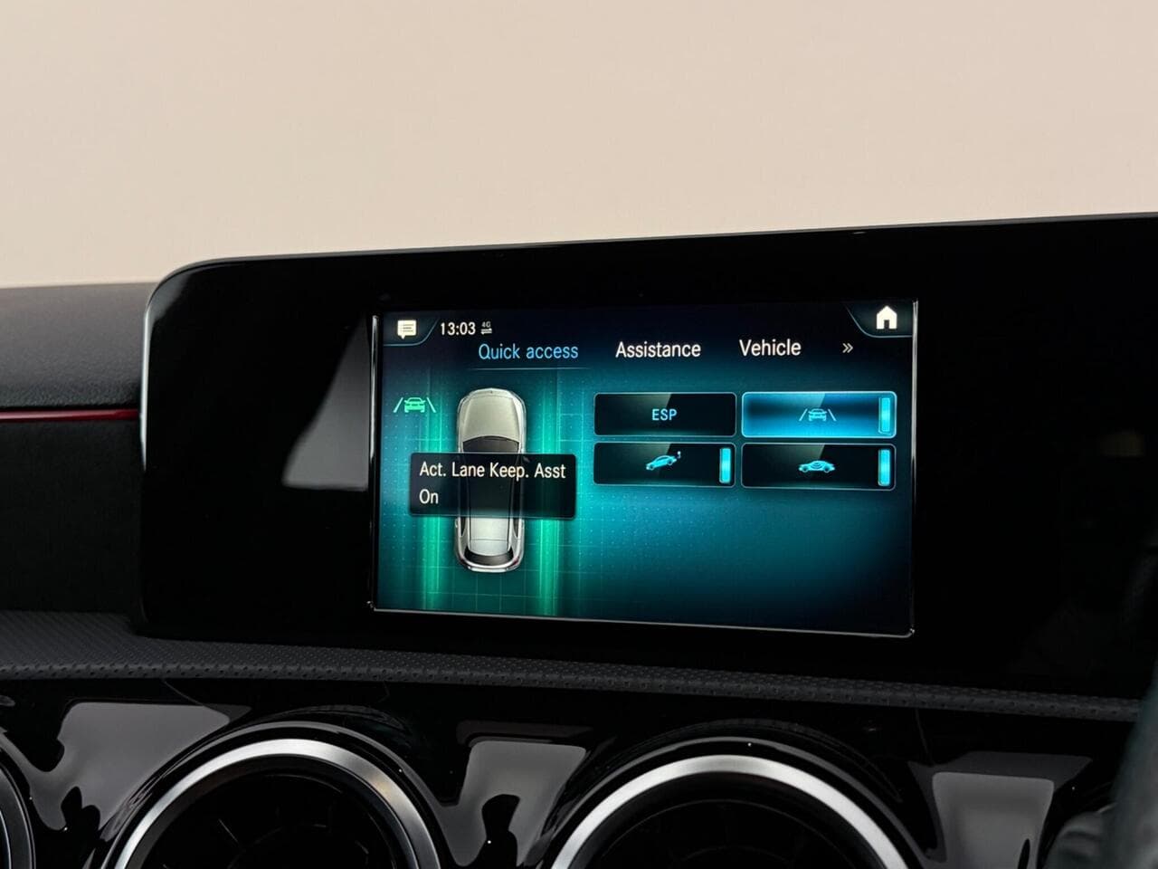 Mercedes-Benz A Class thumbnail Infotainment System