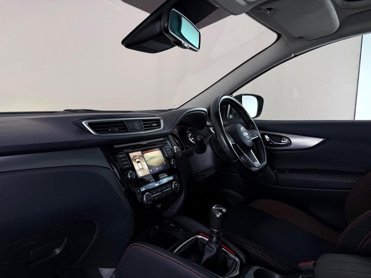 Nissan Qashqai thumbnail Interior Front