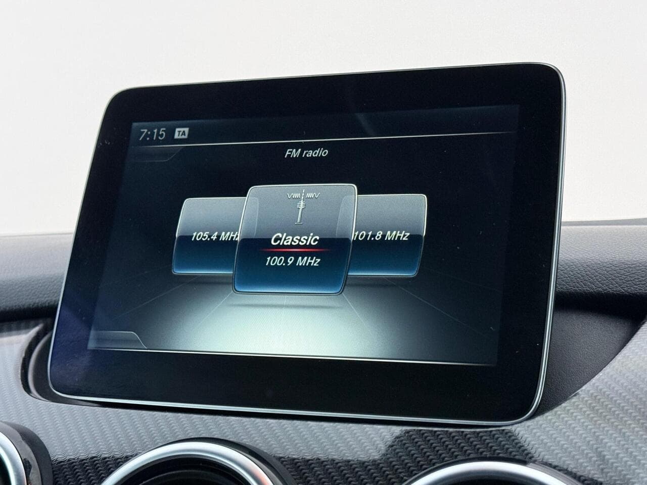 Mercedes-Benz B Class thumbnail Infotainment System