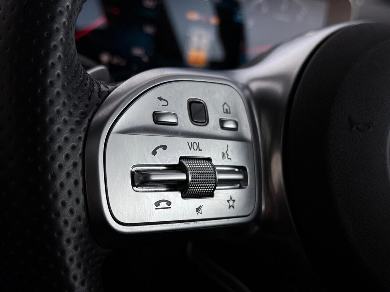 Mercedes-Benz A Class thumbnail Misc Controls