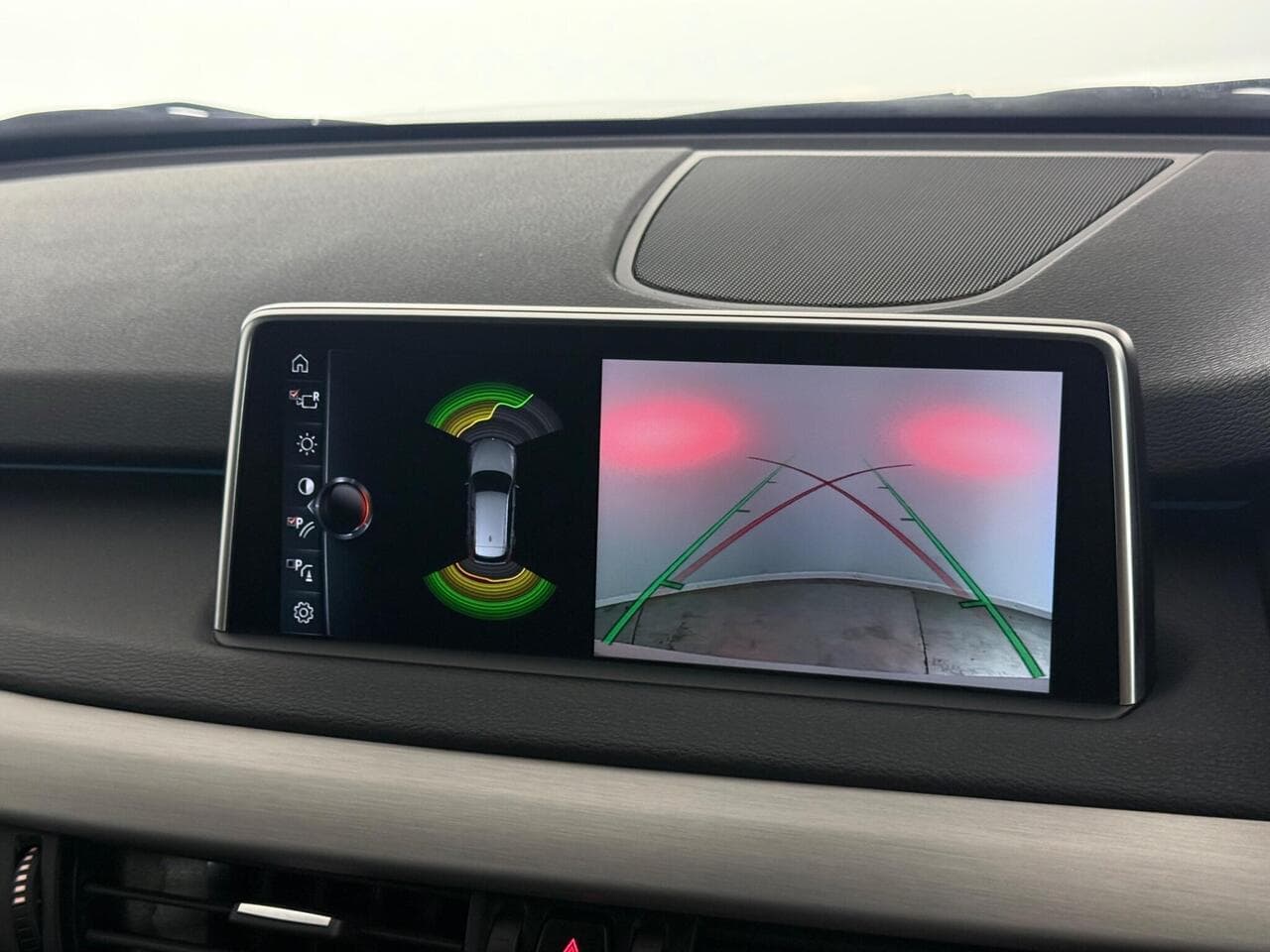 BMW X5 thumbnail Infotainment System