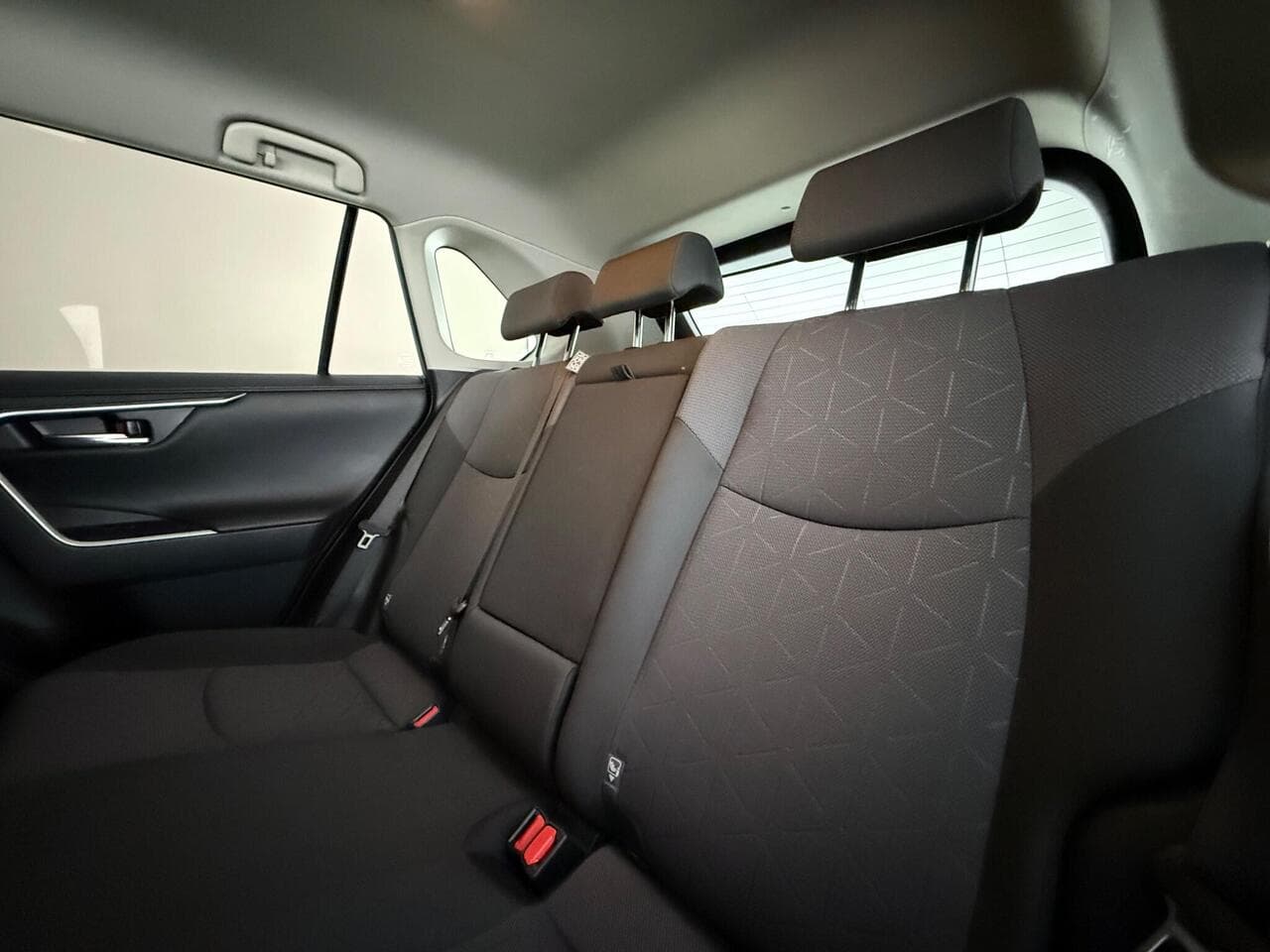 Toyota RAV4 thumbnail Seats Rear