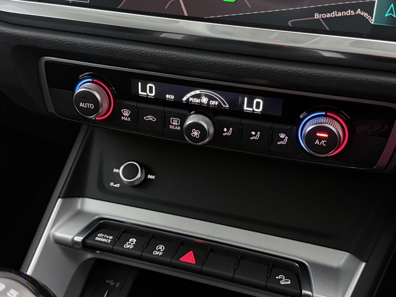 Audi Q3 thumbnail Misc Controls