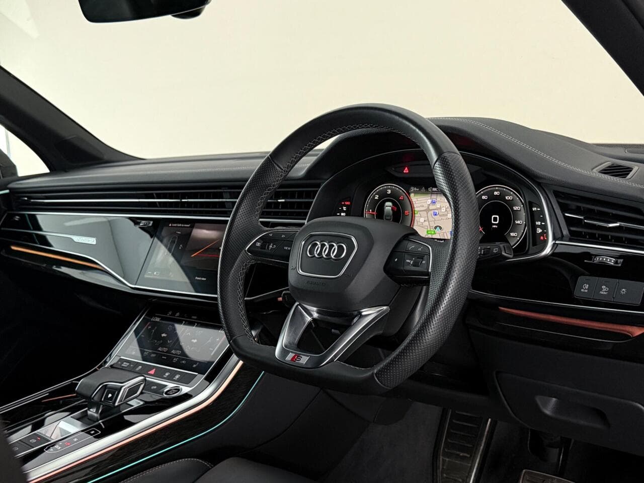 Audi Q7 thumbnail Interior Front