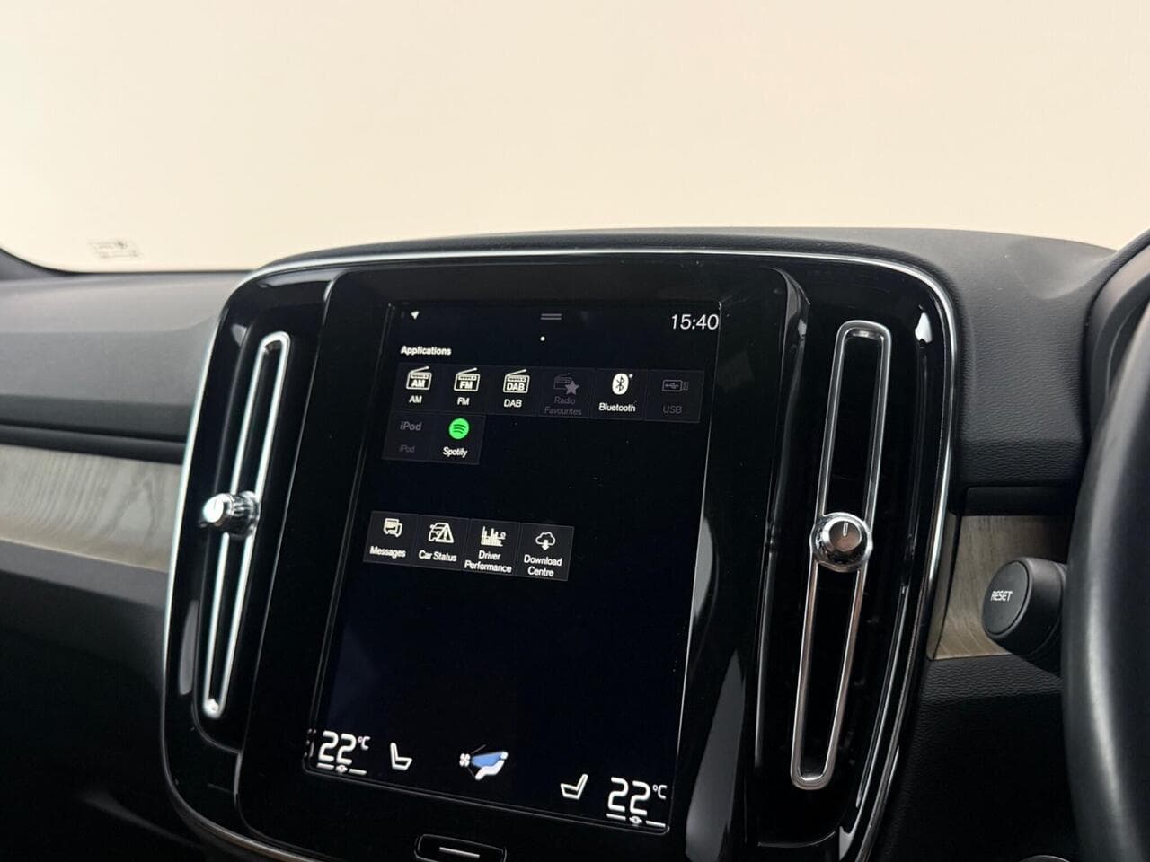 Volvo XC40 thumbnail Infotainment System