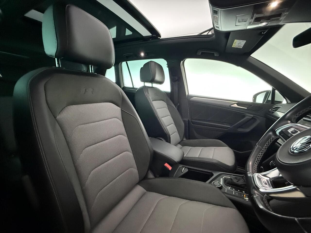 Volkswagen Tiguan thumbnail Seat Driver