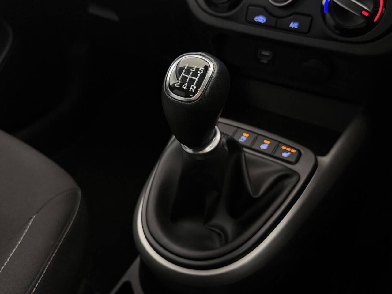 Hyundai i10 thumbnail Interior Front