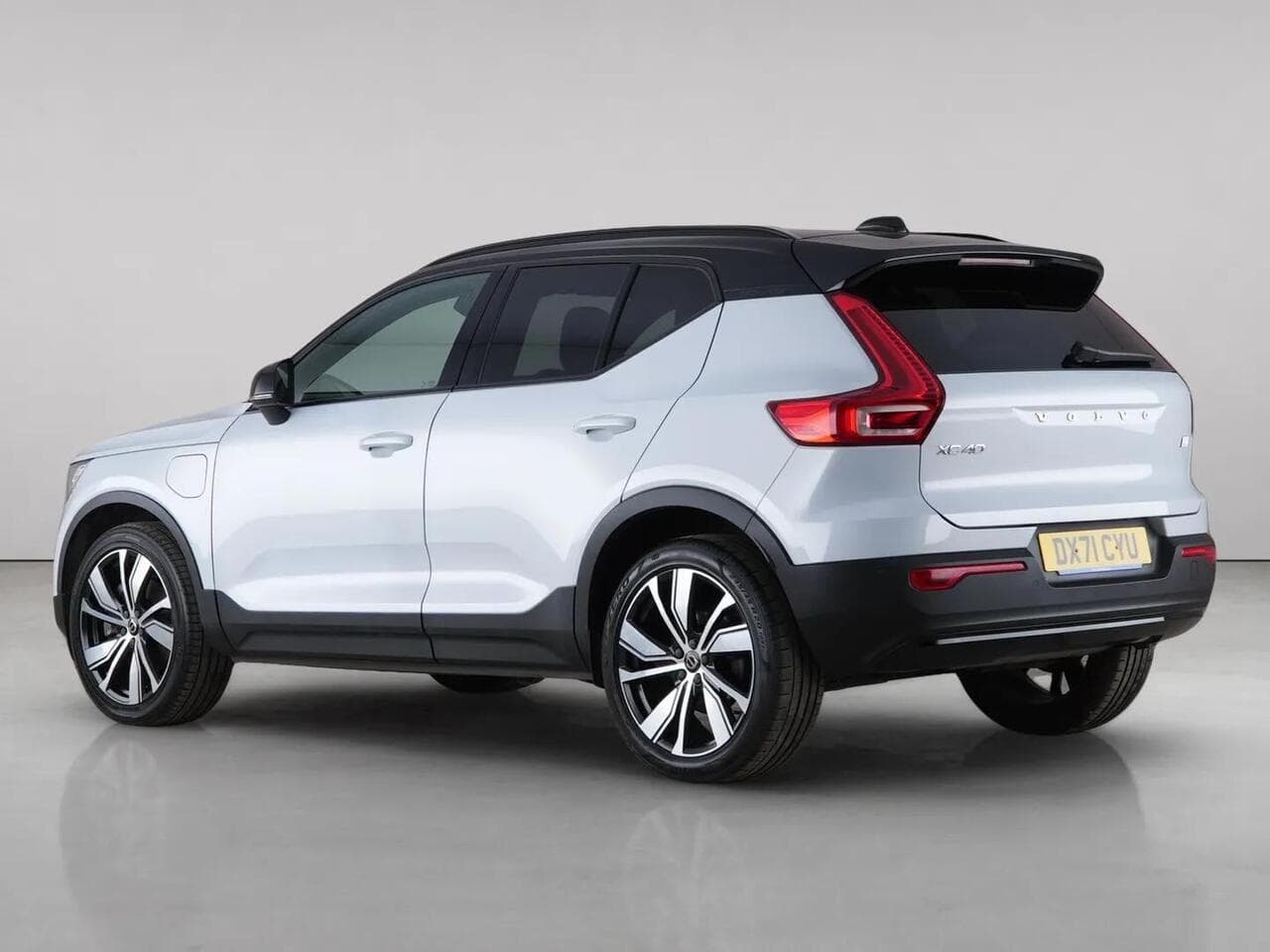 Volvo XC40 thumbnail Rear Left