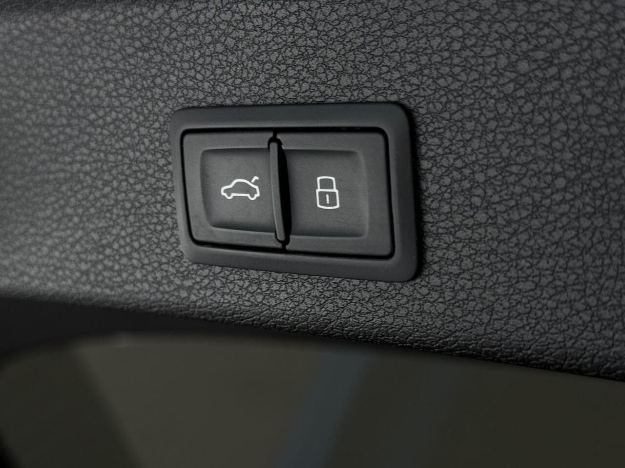 Audi RS Q3 thumbnail Misc Controls