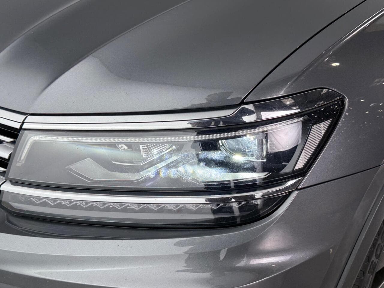 Volkswagen Tiguan thumbnail Lights Front