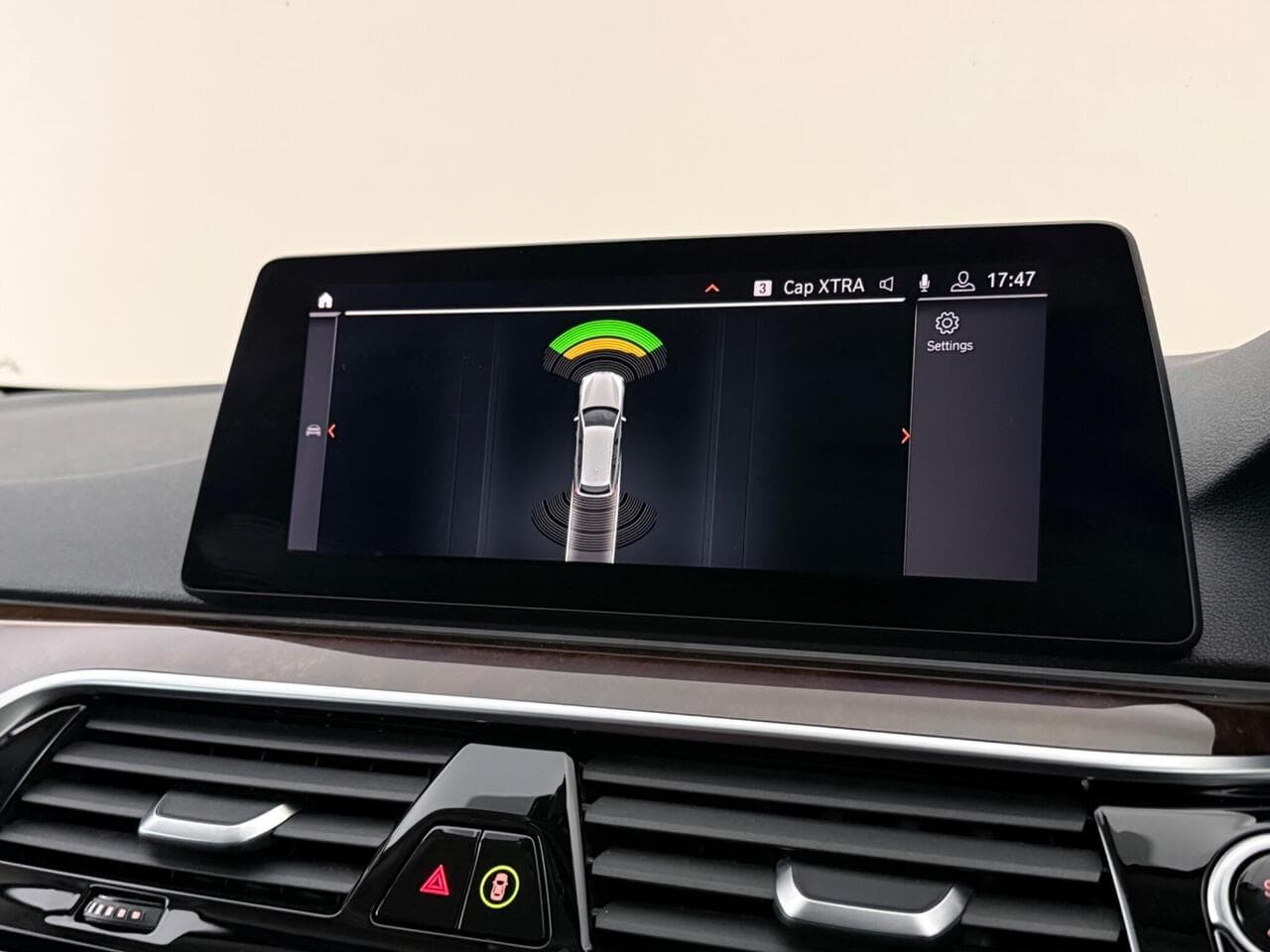 BMW 5 Series thumbnail Infotainment System