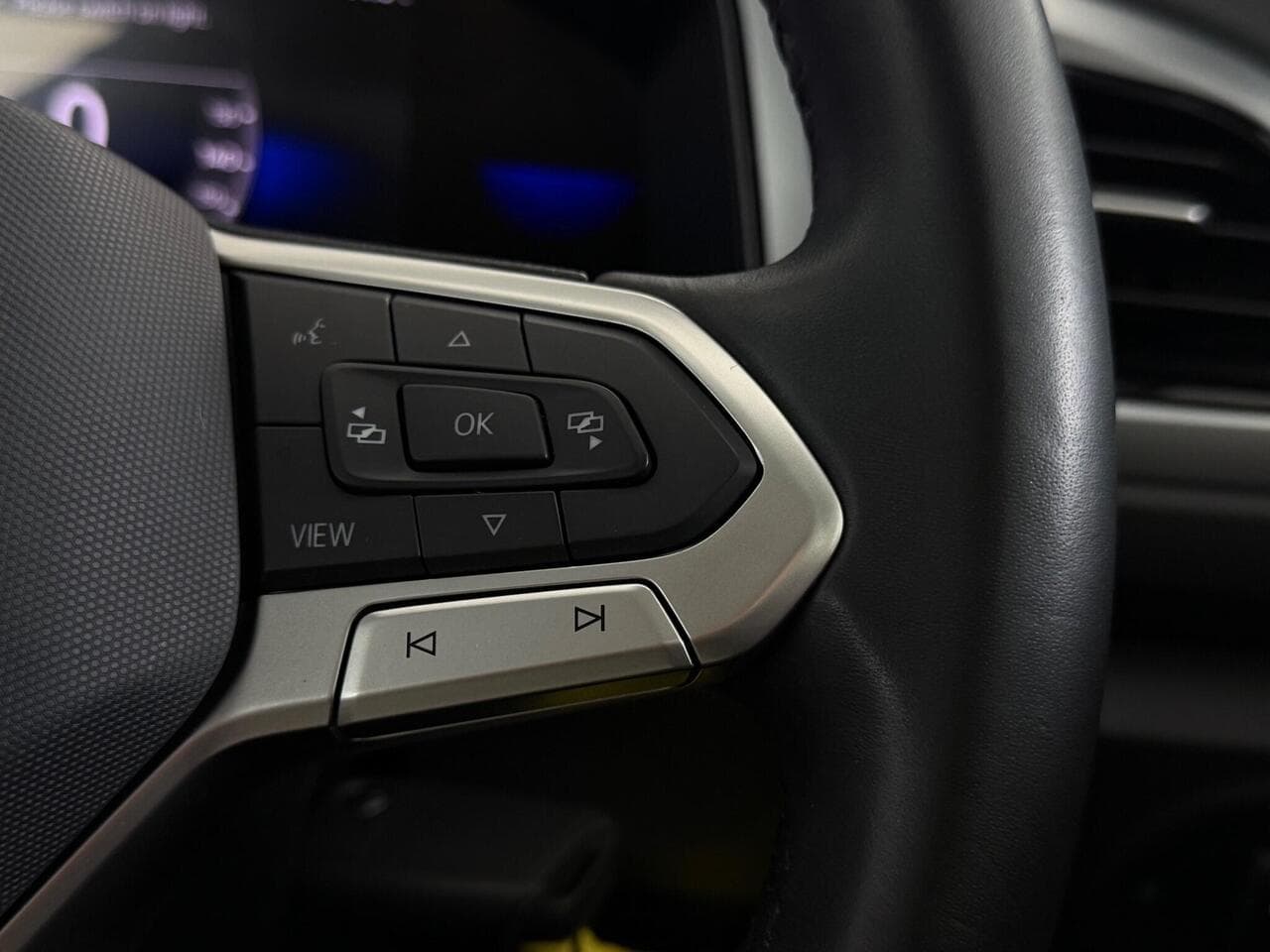Volkswagen T-Roc thumbnail Misc Controls
