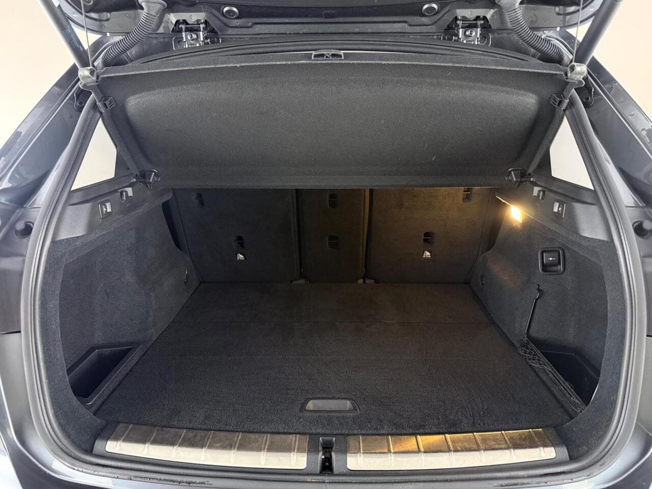BMW X1 thumbnail Boot