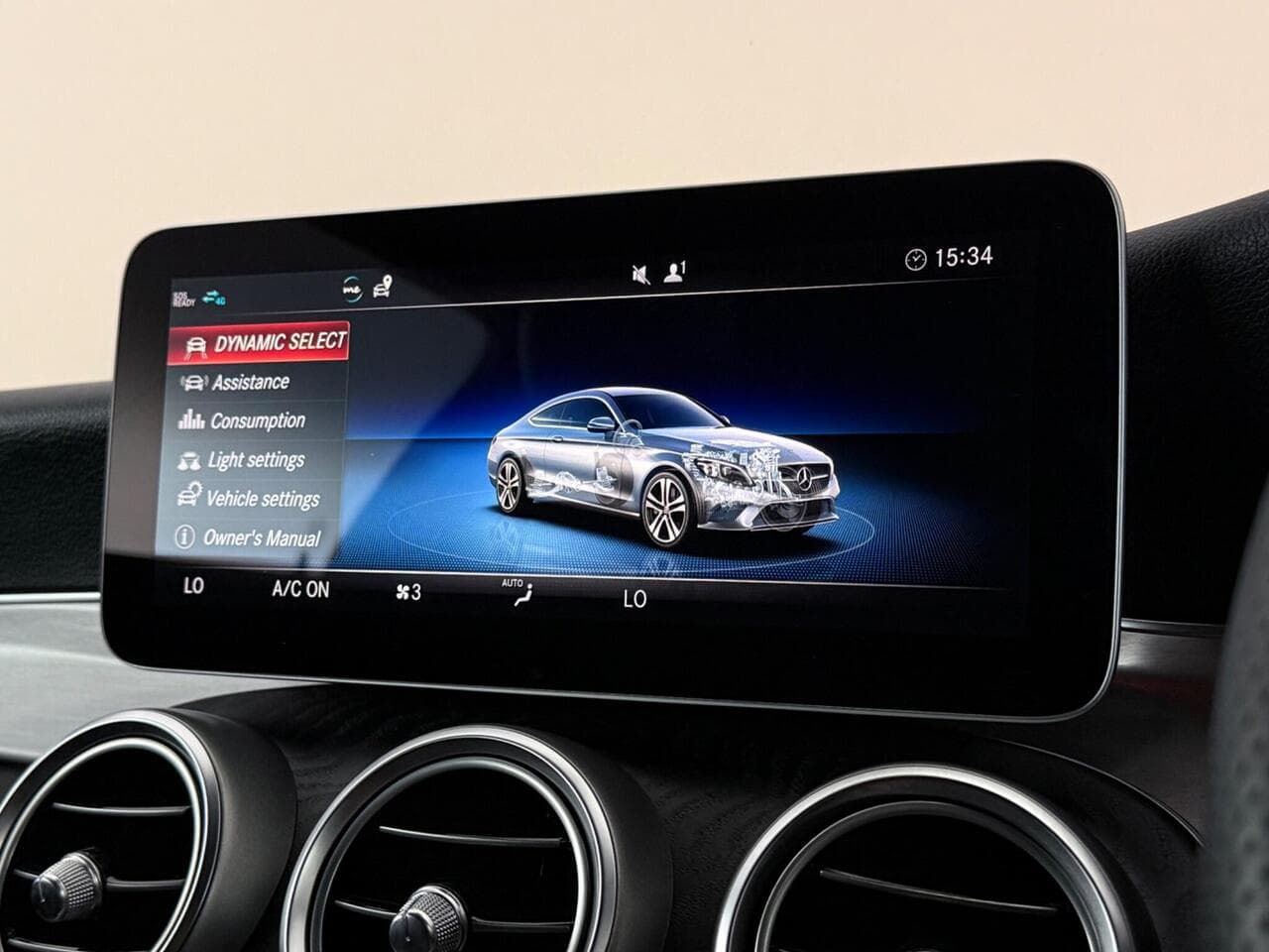 Mercedes-Benz C Class thumbnail Infotainment System