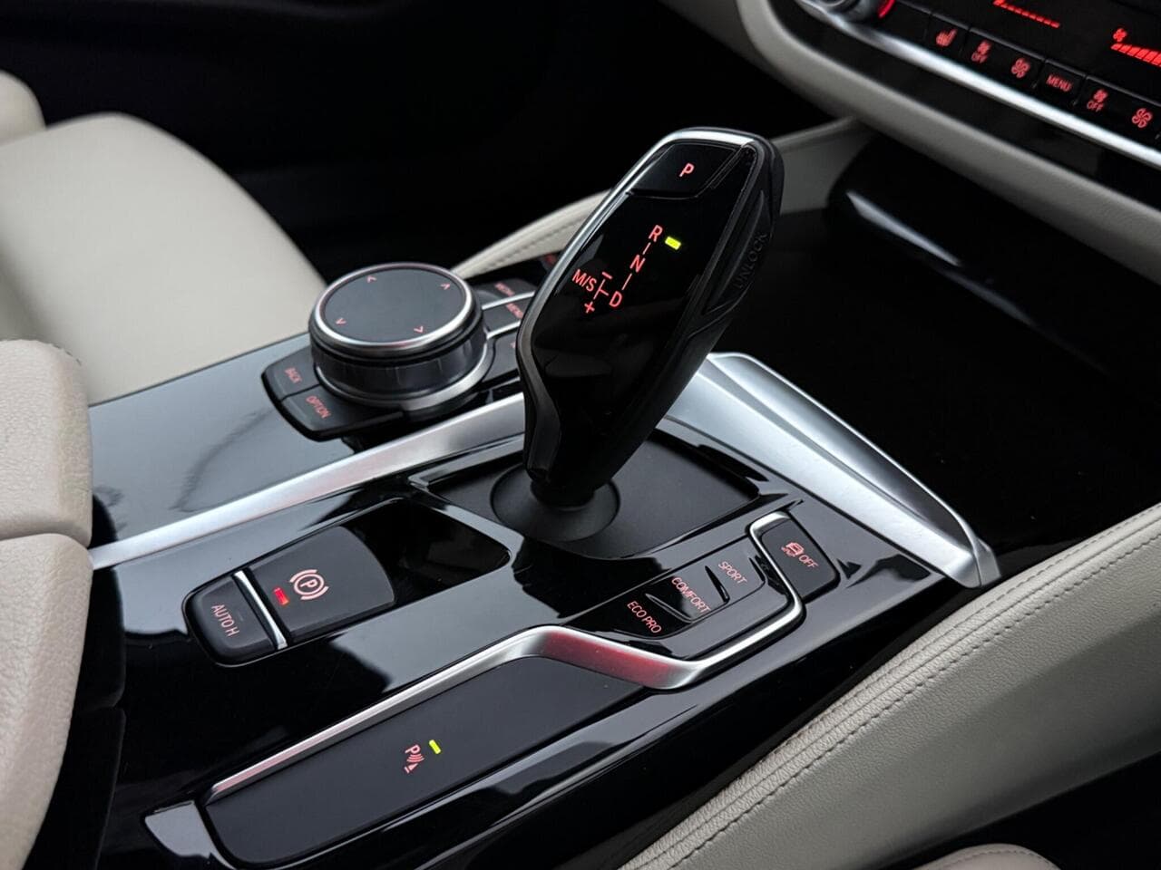 BMW 5 Series thumbnail Interior Front