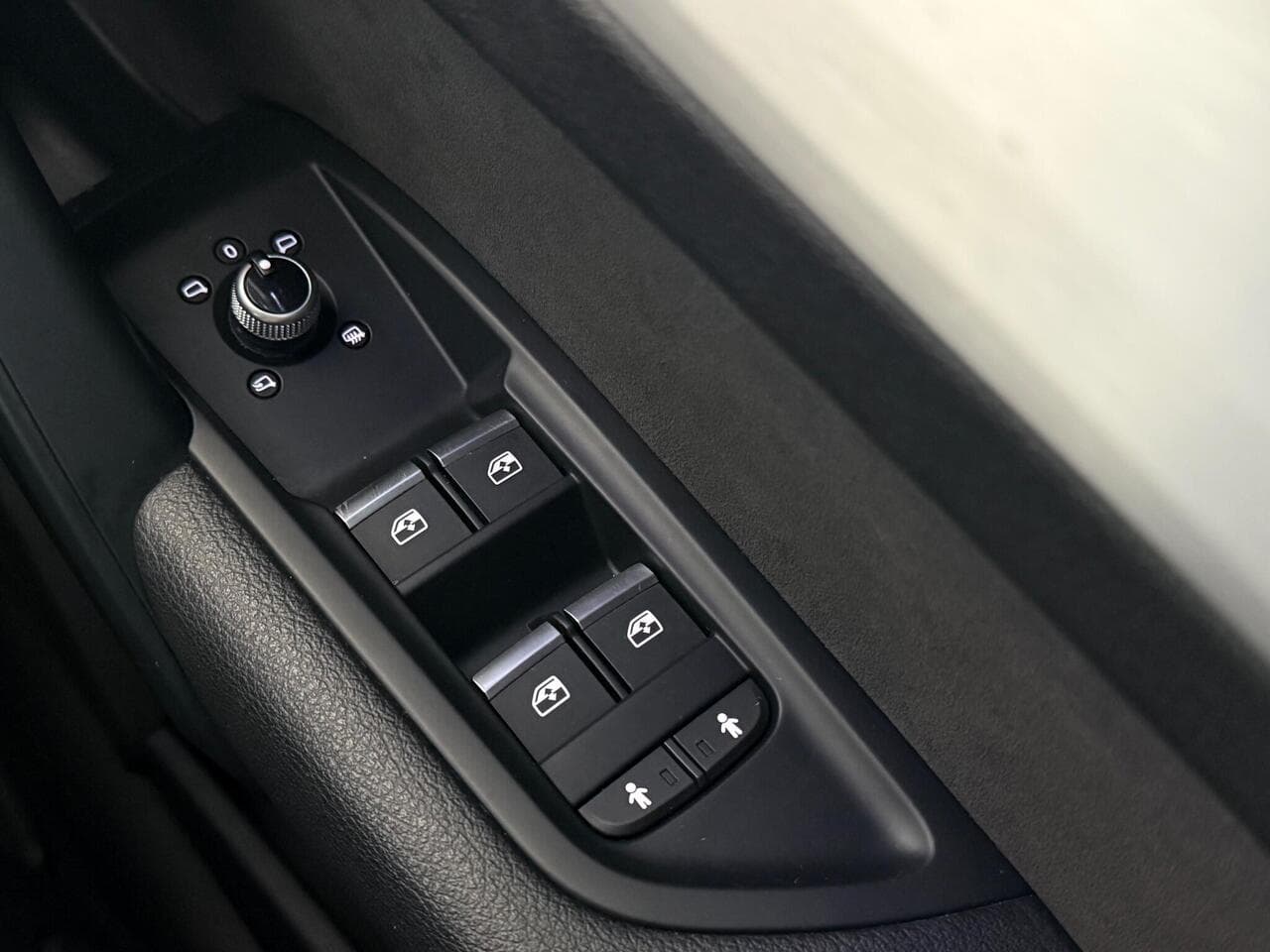 Audi Q5 thumbnail Misc Controls