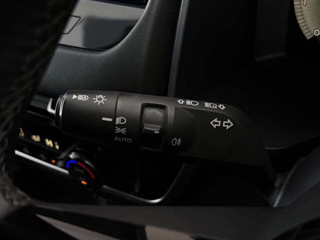 Nissan Qashqai thumbnail Misc Controls