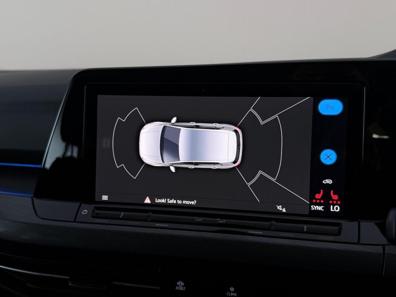 Volkswagen Golf thumbnail Infotainment System