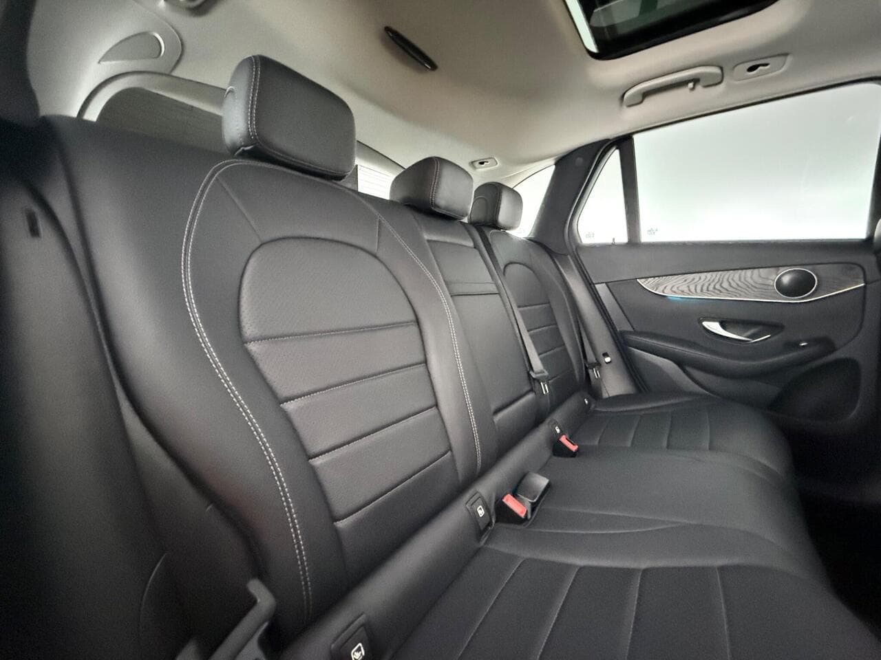 Mercedes-Benz GLC thumbnail Seats Rear