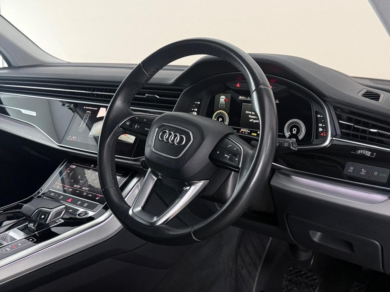 Audi Q7 thumbnail Steering Wheel