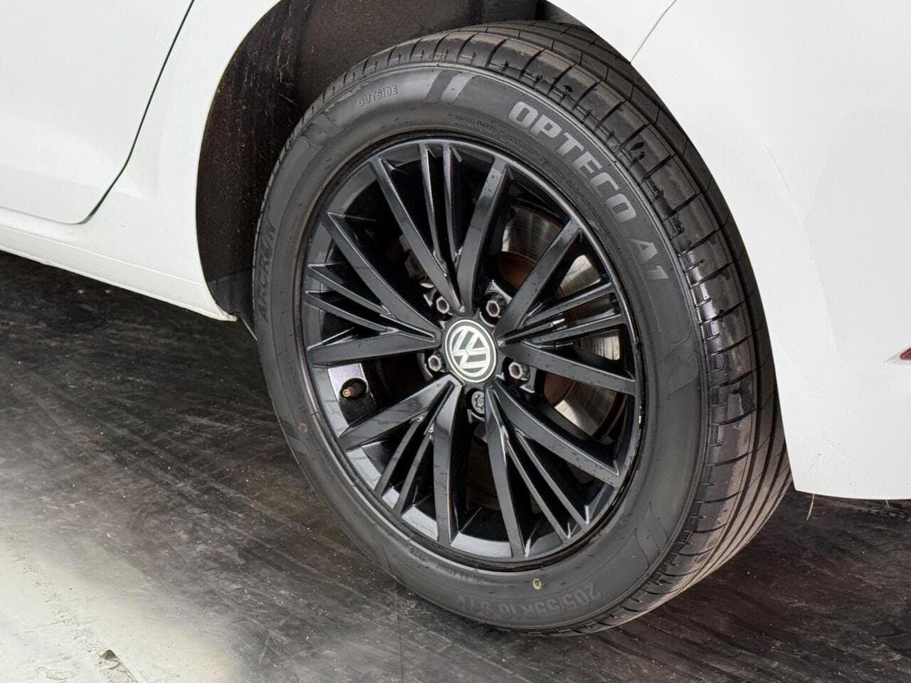 Volkswagen Golf thumbnail Wheel