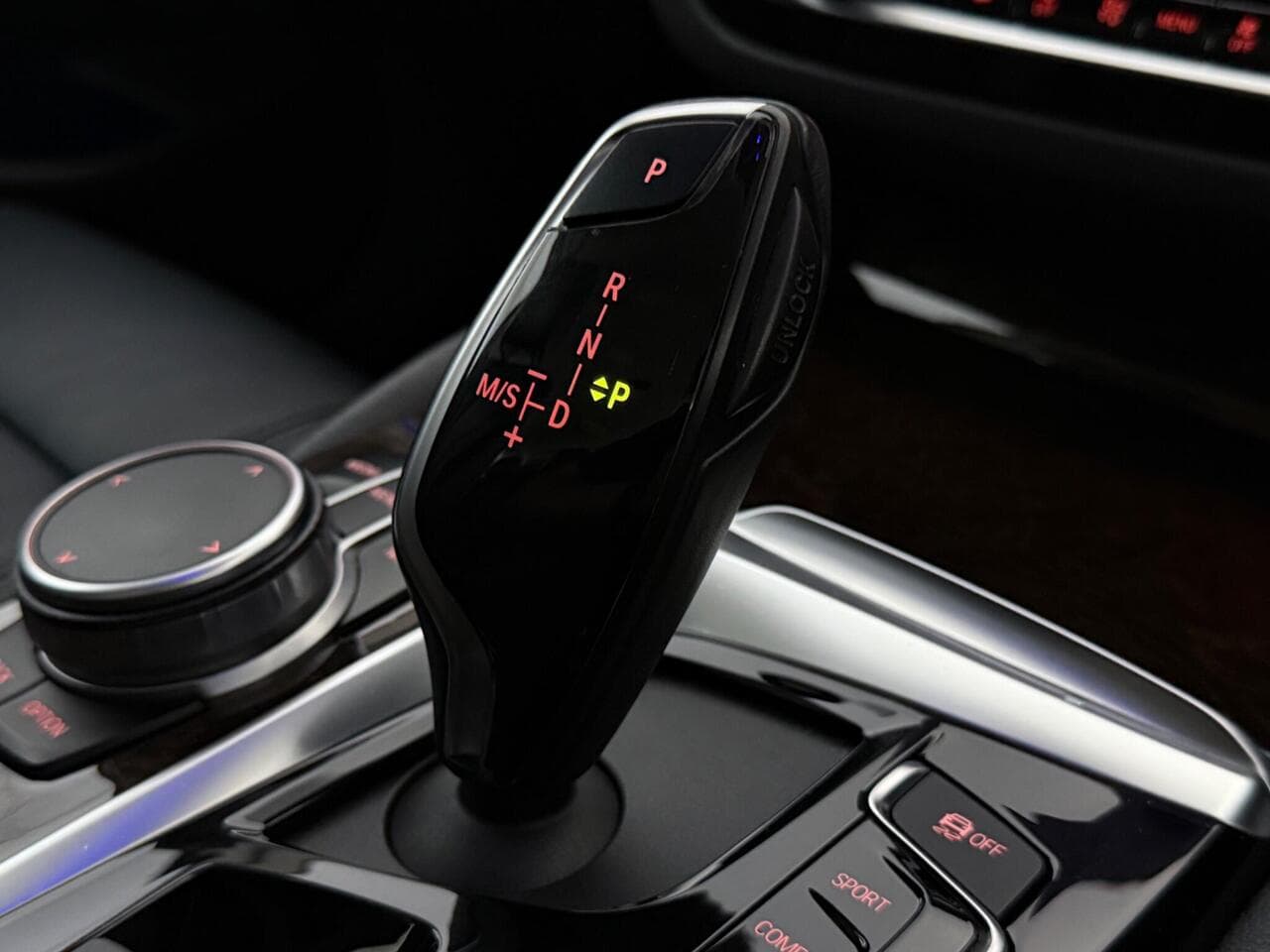 BMW 5 Series thumbnail Interior Front