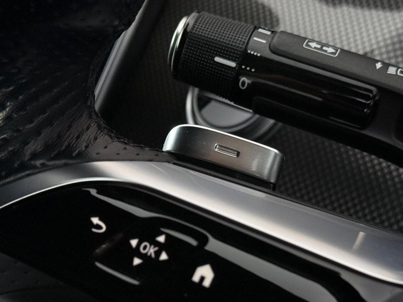 Mercedes-Benz C Class thumbnail Misc Controls