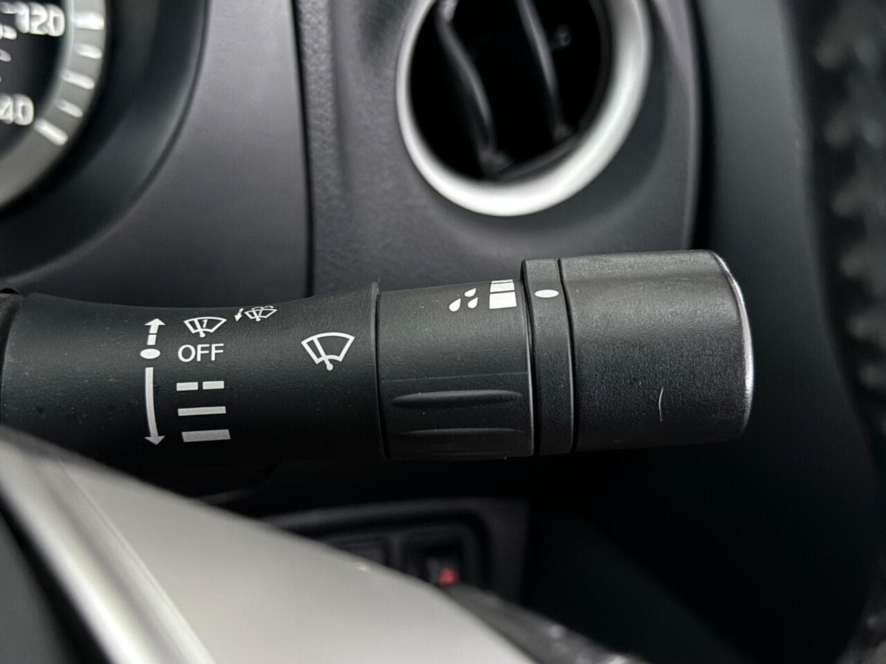 Nissan Navara thumbnail Misc Controls