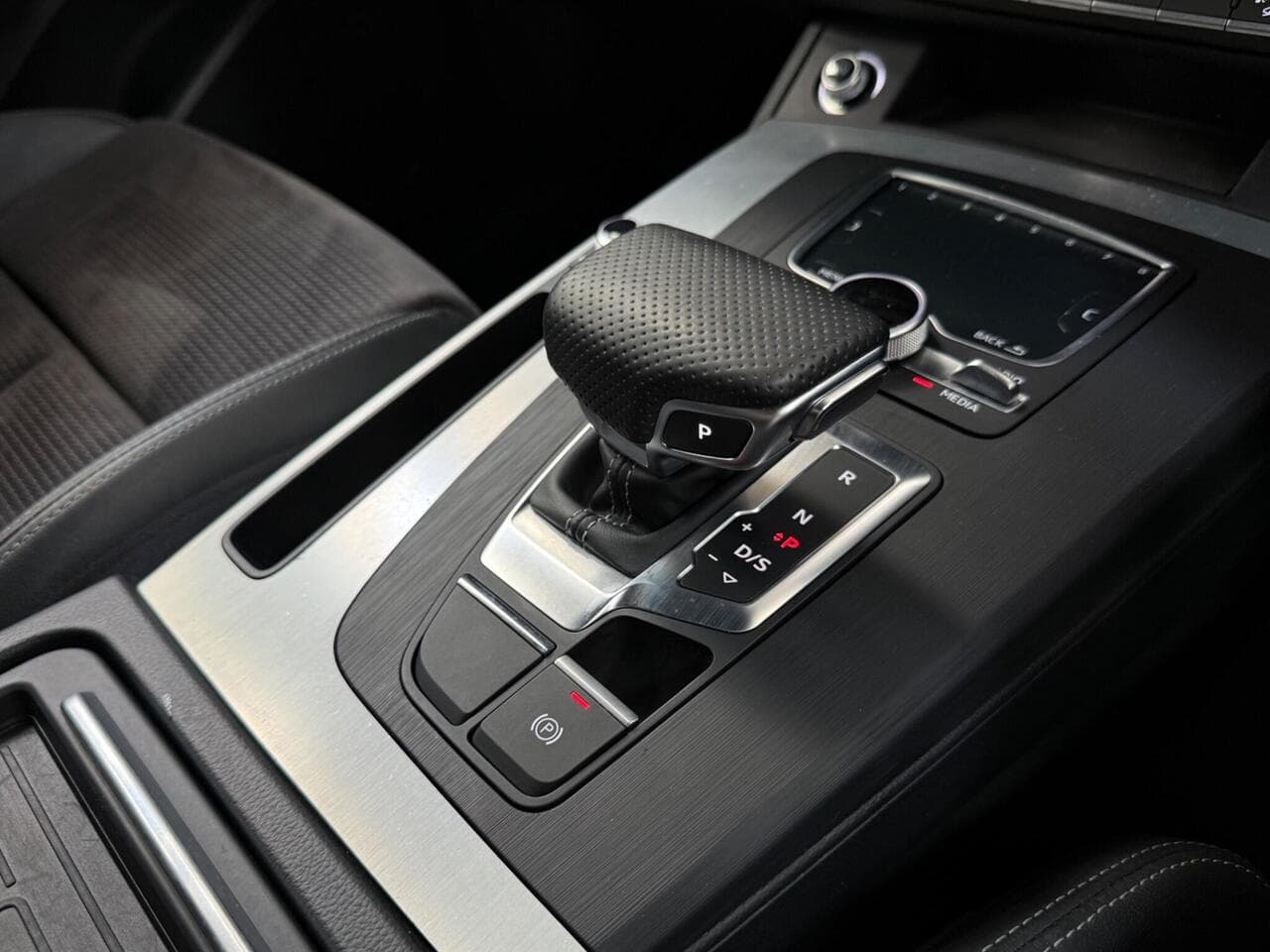 Audi Q5 thumbnail Interior Front