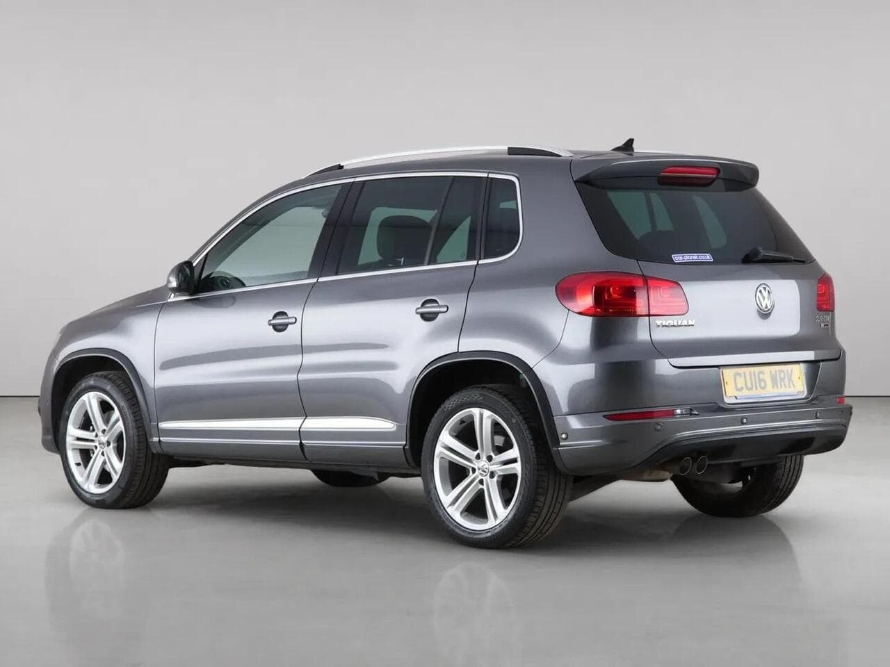 Volkswagen Tiguan thumbnail Rear Left